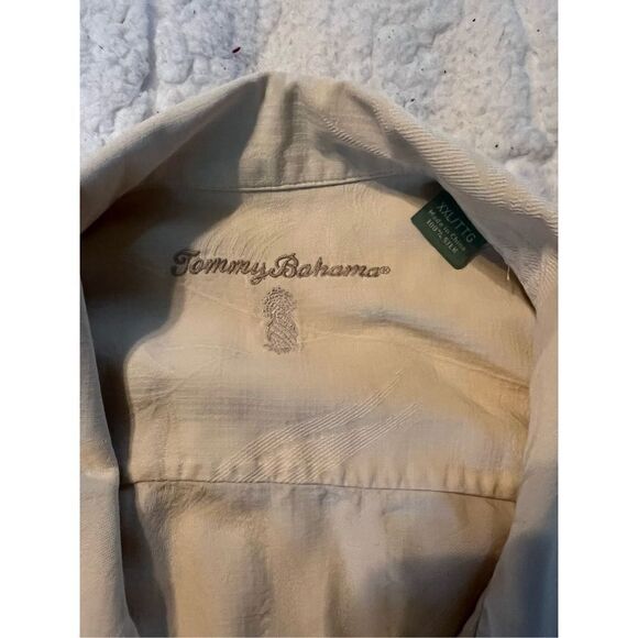 Tommy Bahama button-down shirt - Picture 2 of 9